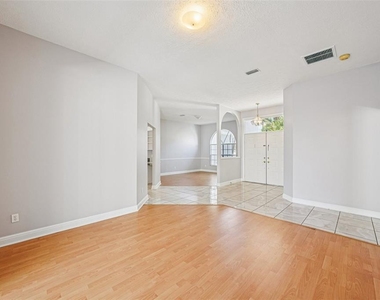 918 Academy Drive - Photo Thumbnail 10