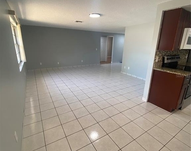 12703 Alida Place - Photo Thumbnail 5