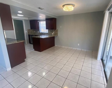 12703 Alida Place - Photo Thumbnail 4