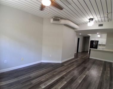 2402 W Azeele Street - Photo Thumbnail 9