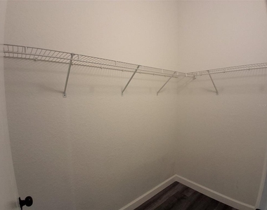 2402 W Azeele Street - Photo Thumbnail 13
