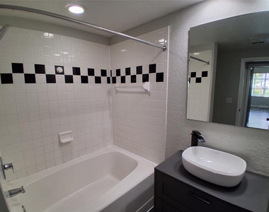 2402 W Azeele Street - Photo Thumbnail 15