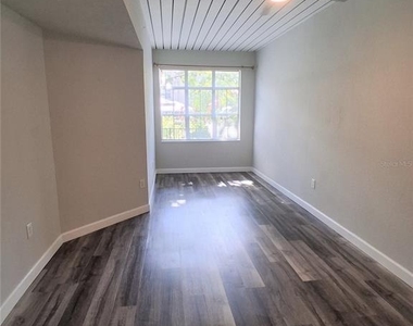 2402 W Azeele Street - Photo Thumbnail 3