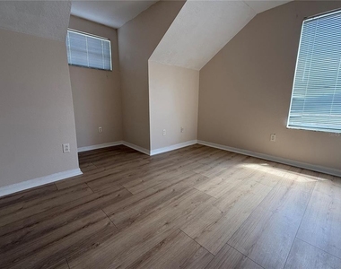 5901 Wrenwater Drive - Photo Thumbnail 9