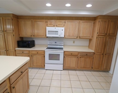 5424 Saddlebrook Way - Photo Thumbnail 18