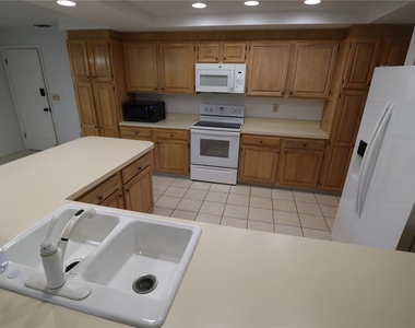 5424 Saddlebrook Way - Photo Thumbnail 19