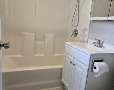 532 Boulevard Avenue - Photo Thumbnail 4