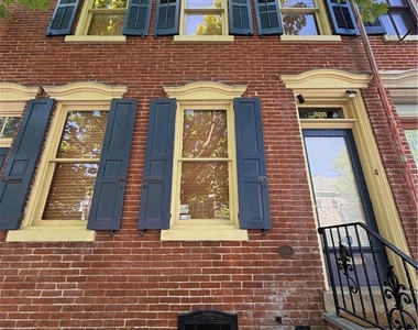 828 W Gordon Street - Photo Thumbnail 1