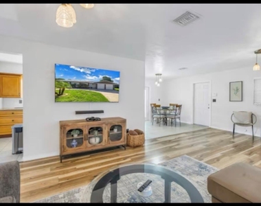 8199 115th Street - Photo Thumbnail 3