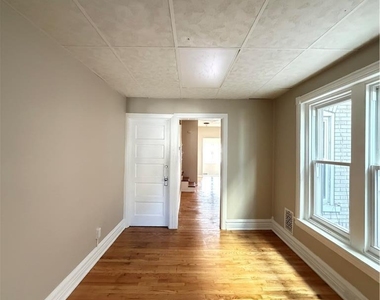 230 E Fairview Street - Photo Thumbnail 4