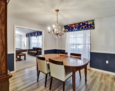 4318 Woodtree Lane - Photo Thumbnail 12