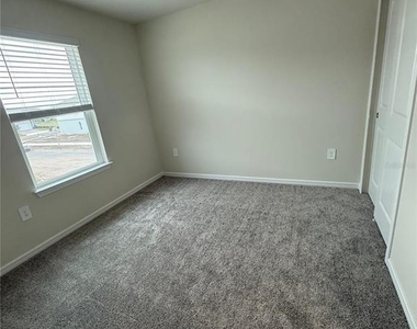 2135 Southbury Drive - Photo Thumbnail 7