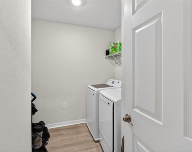 5752 Anders Way - Photo Thumbnail 19
