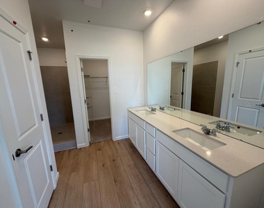 4371 Vibernum Avenue - Photo Thumbnail 6