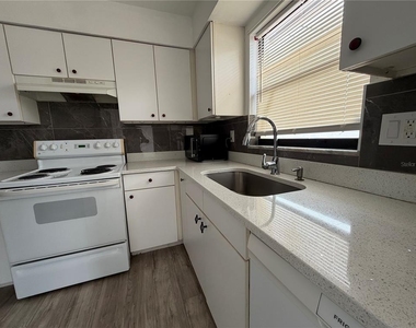1767 Valencia Avenue - Photo Thumbnail 7