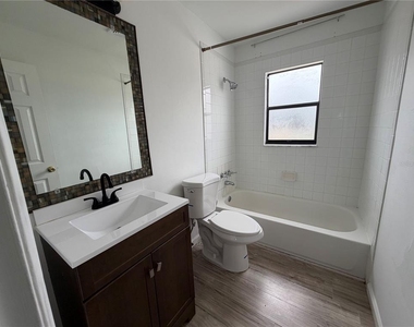 1767 Valencia Avenue - Photo Thumbnail 13
