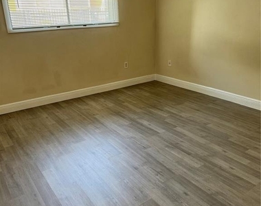 948 Lake Destiny Road - Photo Thumbnail 5