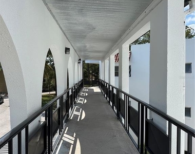 100 El Camino Drive - Photo Thumbnail 28