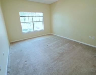 2422 White Magnolia Way - Photo Thumbnail 18