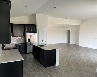 7152 Dilly Lake Avenue - Photo Thumbnail 15