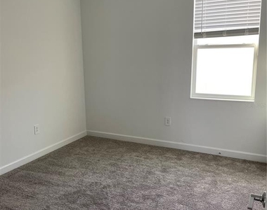 7152 Dilly Lake Avenue - Photo Thumbnail 17