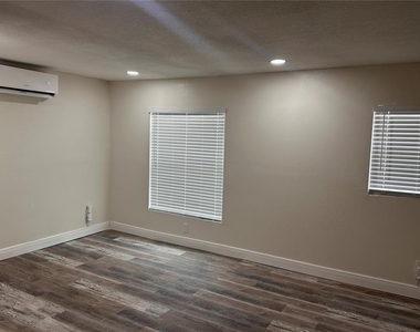 1716 Sprucewood Lane - Photo Thumbnail 3