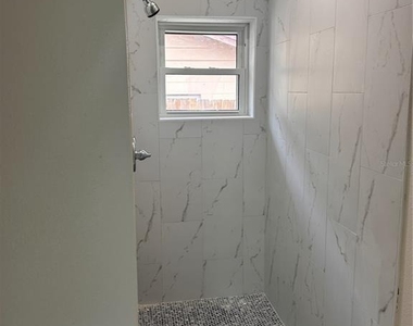 1716 Sprucewood Lane - Photo Thumbnail 5