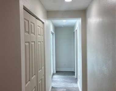 1716 Sprucewood Lane - Photo Thumbnail 4