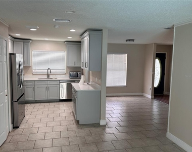 1716 Sprucewood Lane - Photo Thumbnail 8