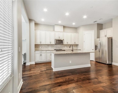 2213 Lobelia Drive - Photo Thumbnail 4