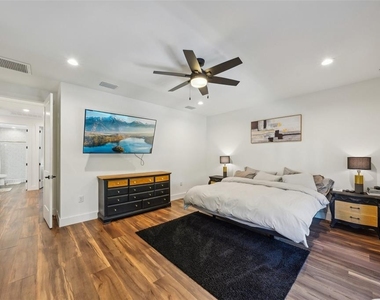 7302 S Elliott Street - Photo Thumbnail 18