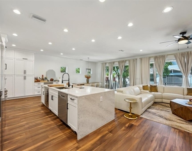7302 S Elliott Street - Photo Thumbnail 13