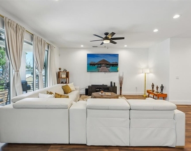 7302 S Elliott Street - Photo Thumbnail 5