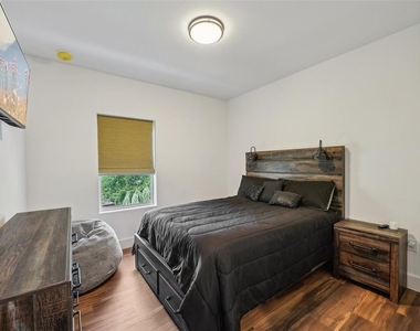 7302 S Elliott Street - Photo Thumbnail 24
