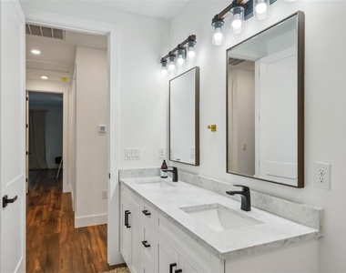 7302 S Elliott Street - Photo Thumbnail 19