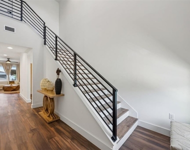 7302 S Elliott Street - Photo Thumbnail 2