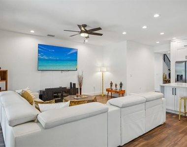 7302 S Elliott Street - Photo Thumbnail 4