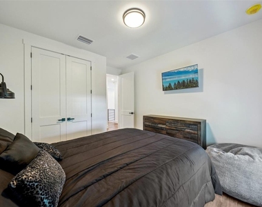 7302 S Elliott Street - Photo Thumbnail 23