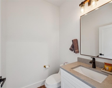 7302 S Elliott Street - Photo Thumbnail 15