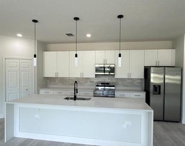 2693 Jeannin Drive - Photo Thumbnail 2