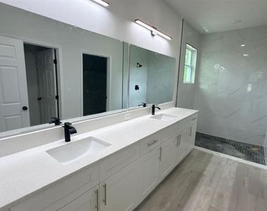 2693 Jeannin Drive - Photo Thumbnail 3