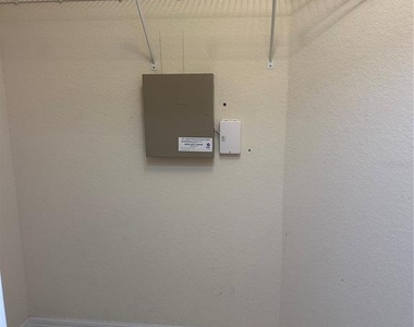 8171 Rocliff Avenue - Photo Thumbnail 20