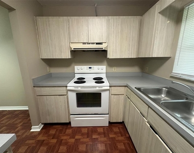 2422 Nw 4th Terrace - Photo Thumbnail 4