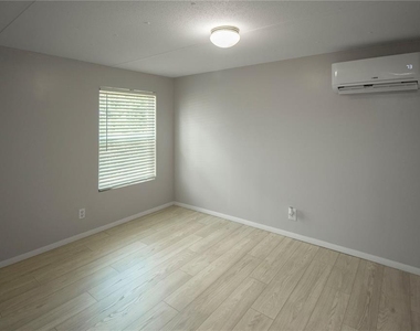28 Shady Lane S - Photo Thumbnail 7