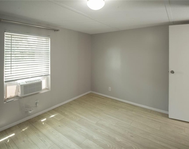 28 Shady Lane S - Photo Thumbnail 8