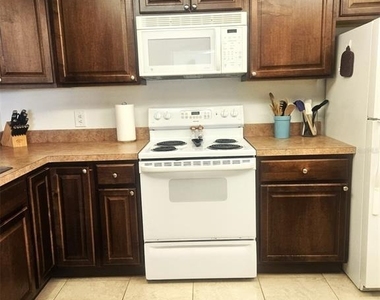 307 Pine Hollow Circle - Photo Thumbnail 4
