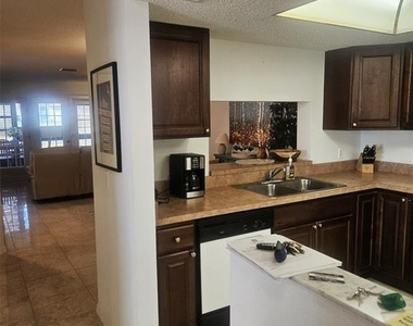 307 Pine Hollow Circle - Photo Thumbnail 2