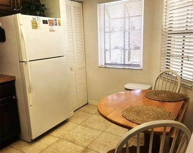 307 Pine Hollow Circle - Photo Thumbnail 5