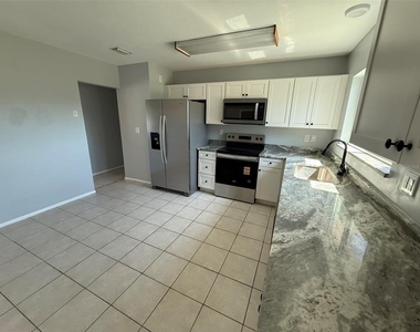 3236 Montclair Circle - Photo Thumbnail 7