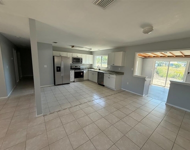 3236 Montclair Circle - Photo Thumbnail 6